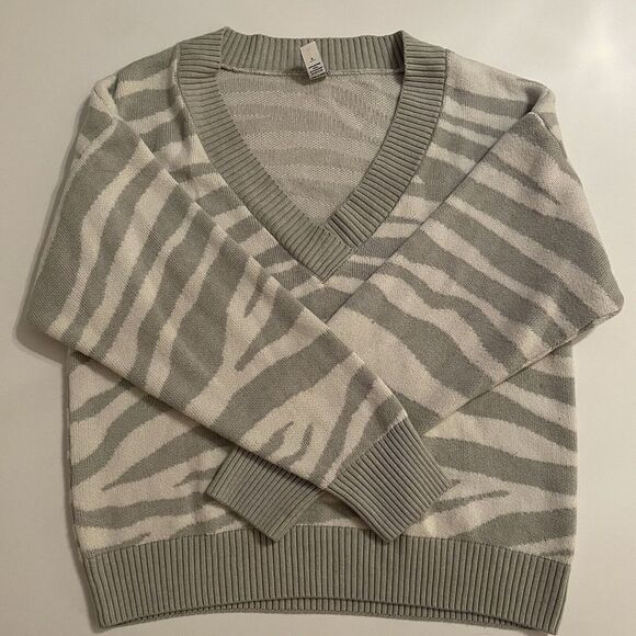Varley Sweaters - Varley Calvert V Neck‎ Sweater Sz Small Zebra Striped Gray And White Merino Wool
